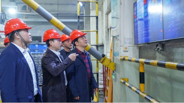 铆足干劲开新局 ！镇党委书记赵胤率队走访宜安科技，调研复工复产